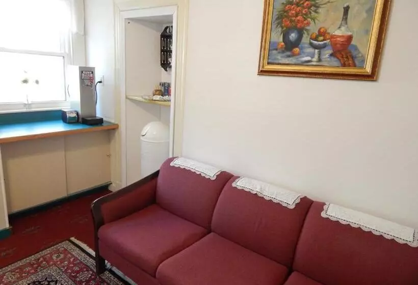 هتل A Friendly Inn At Harvard