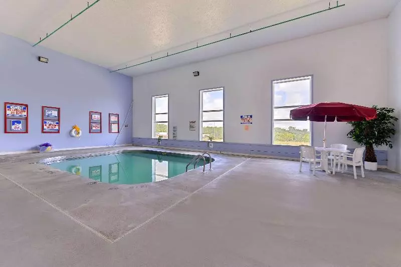 Отель Americas Best Value Inn & Suites Clear Lake