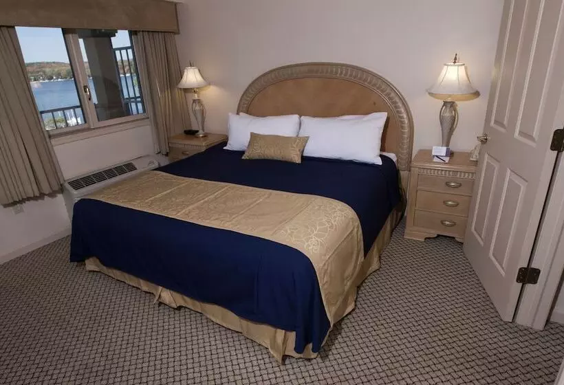 Отель Bella Vista Suites Lake Geneva