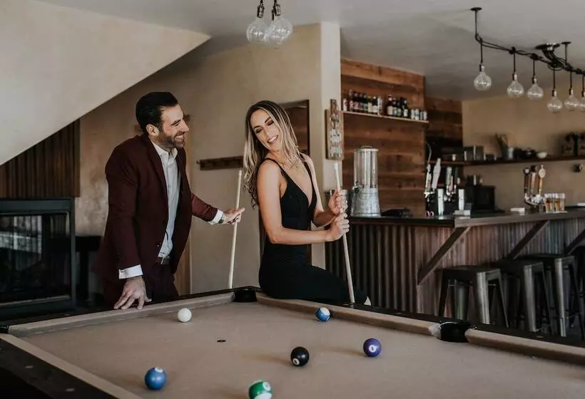 Отель Chalet View Lodge