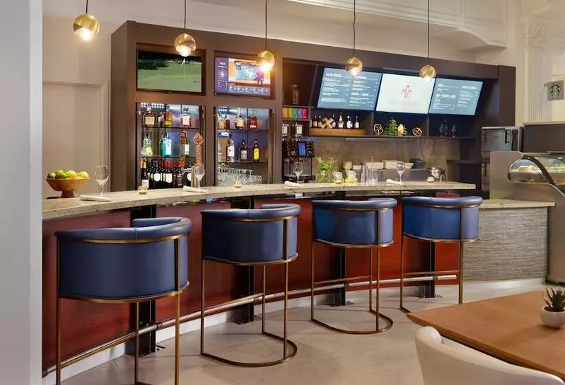 هتل Courtyard By Marriott New Orleans French Quarter/iberville