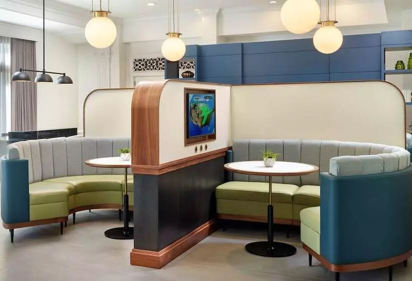 هتل Courtyard By Marriott New Orleans French Quarter/iberville