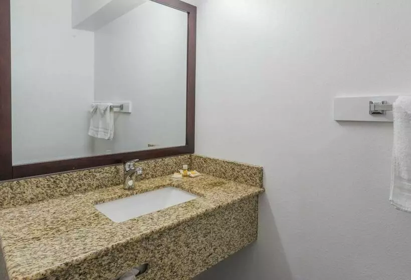 호텔 Days Inn By Wyndham Portland Central