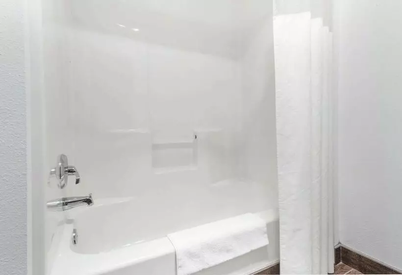 호텔 Days Inn By Wyndham Portland Central