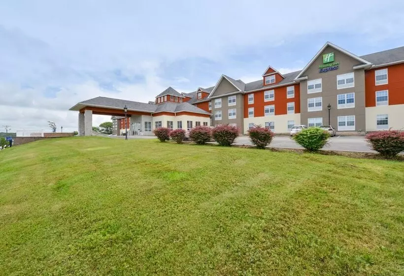 Отель Holiday Inn Express Mystic, An Ihg