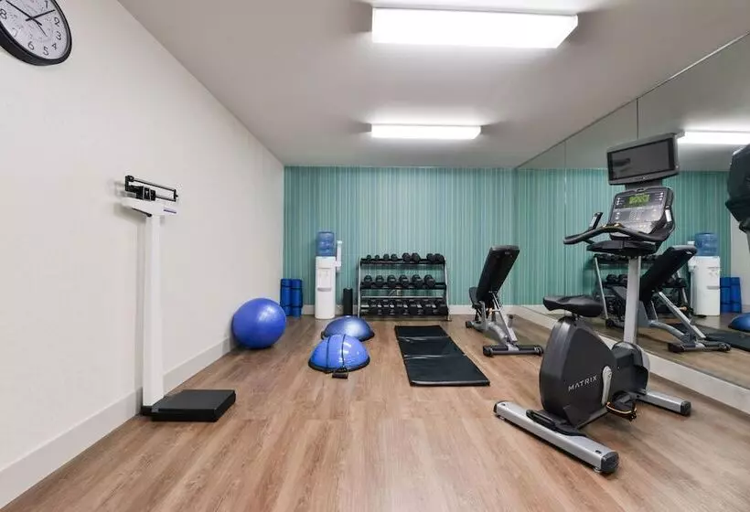 Отель Holiday Inn Express Mystic, An Ihg