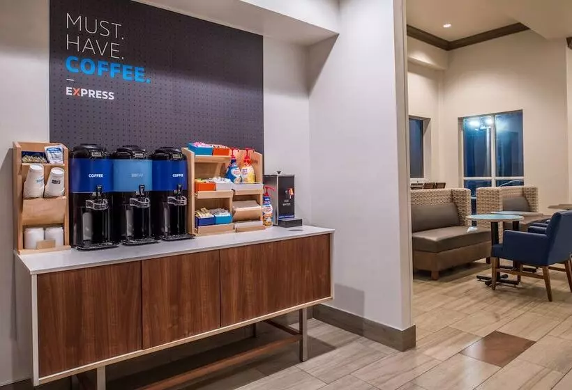 Отель Holiday Inn Express Mystic, An Ihg