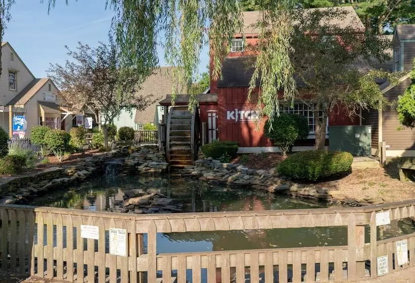 Отель Holiday Inn Express Mystic, An Ihg