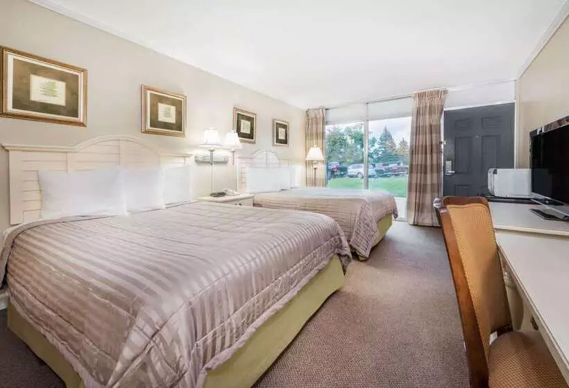 هتل Howard Johnson By Wyndham Burlington