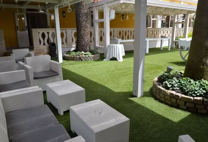 Отель Mediterraneo Palace