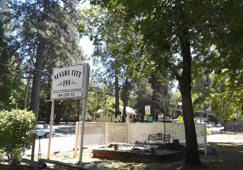 호텔 Nevada City Inn