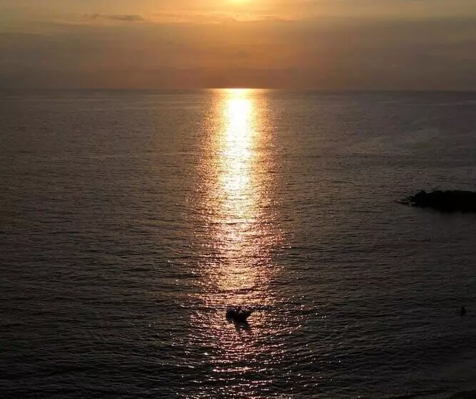 Отель Sea Palace