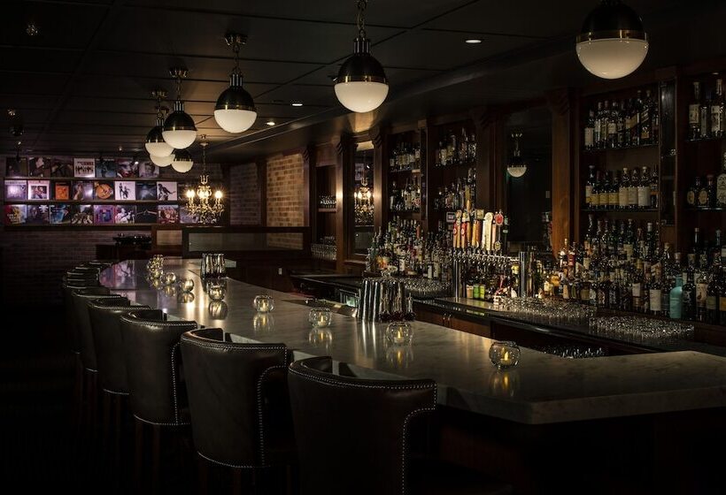 هتل The Armstrong