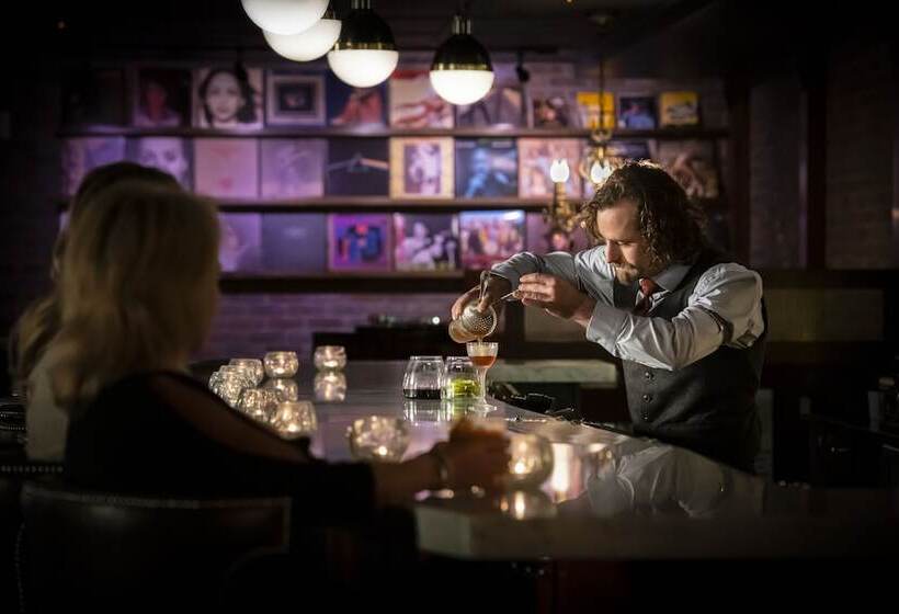 هتل The Armstrong