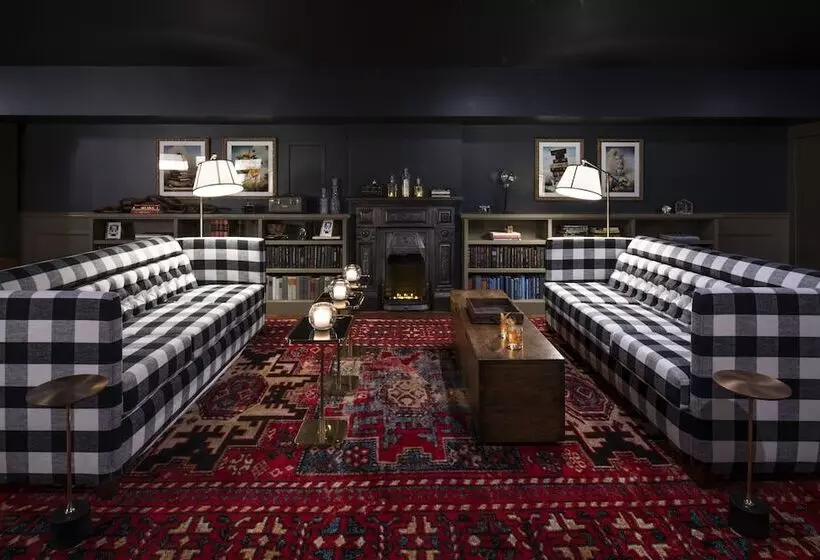 ホテル The Armstrong