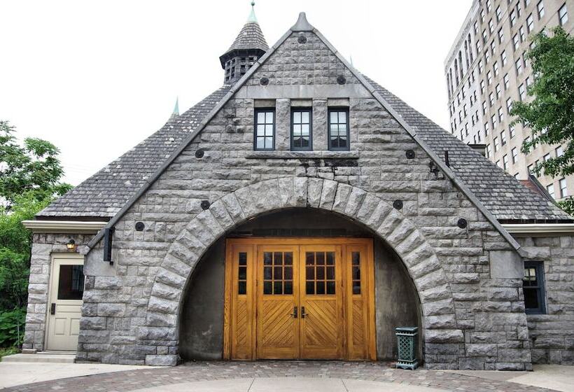 هتل The Inn On Ferry Street