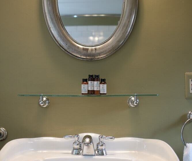 هتل The Inn On Ferry Street