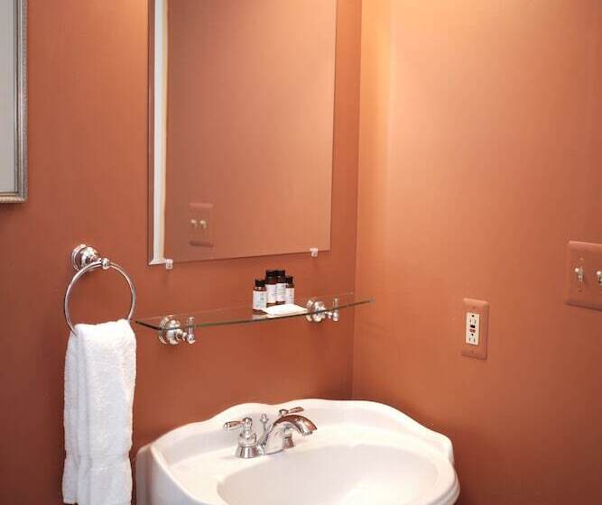 هتل The Inn On Ferry Street