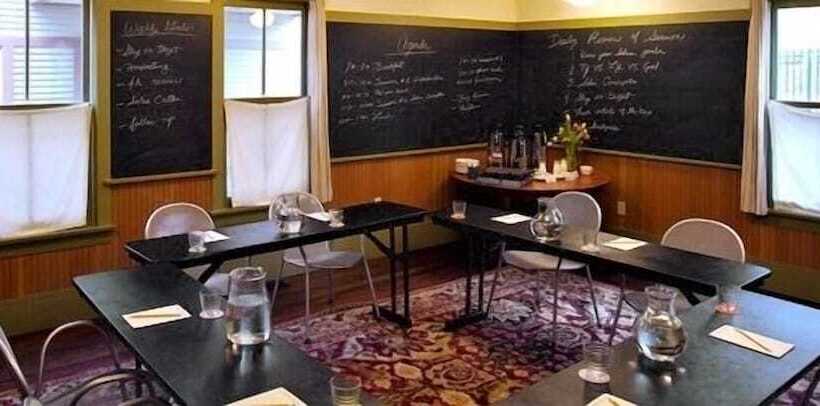 ホテル The Porches Inn At Mass Moca