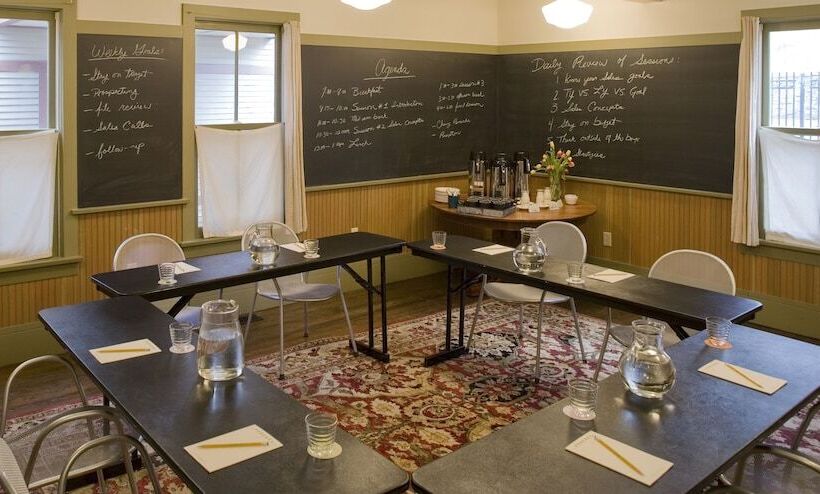 ホテル The Porches Inn At Mass Moca