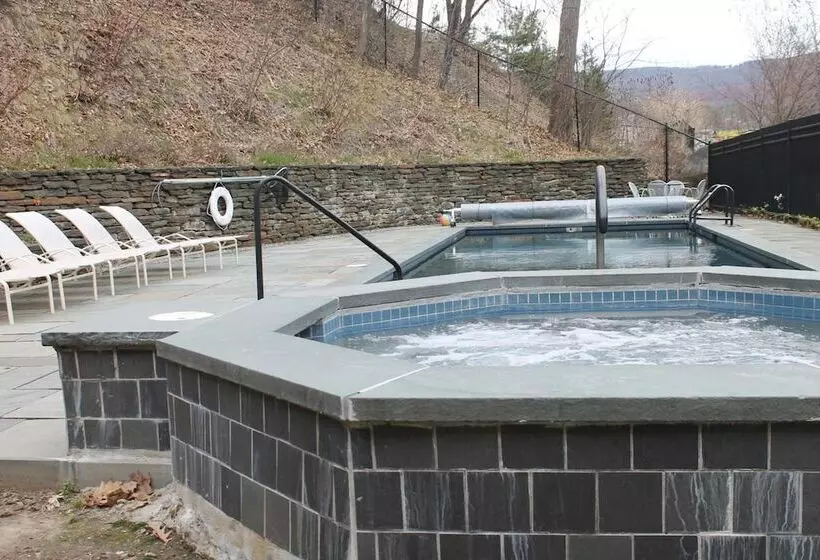 酒店 The Porches Inn At Mass Moca