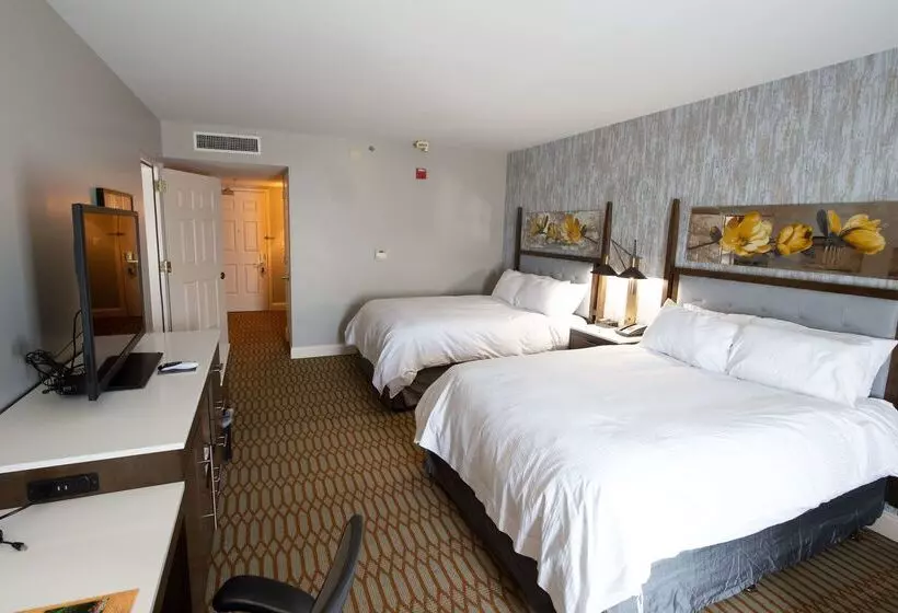 Virginia Crossings Hotel, Tapestry Collection By Hilton