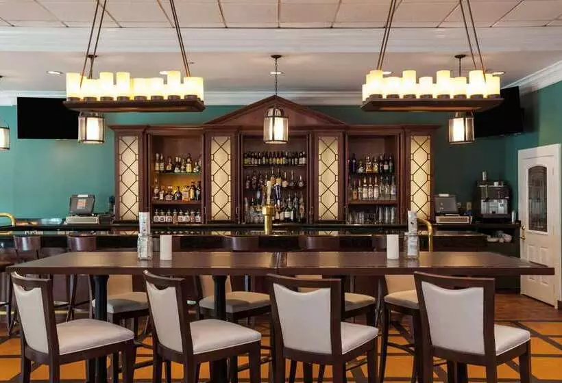 Virginia Crossings Hotel, Tapestry Collection By Hilton