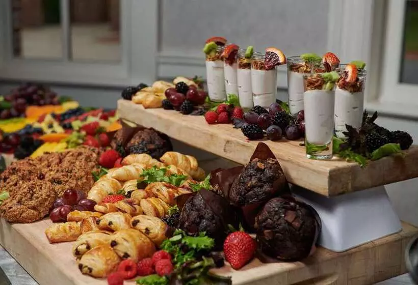 Virginia Crossings Hotel, Tapestry Collection By Hilton