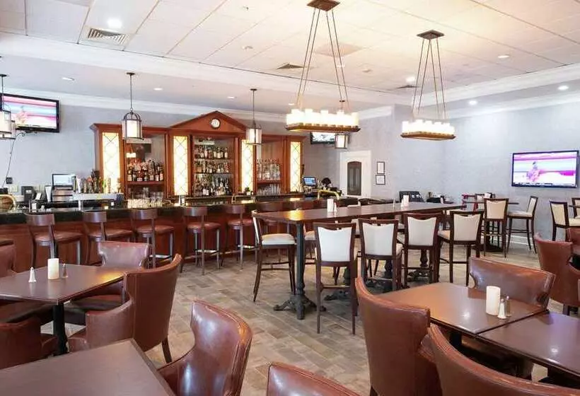 Virginia Crossings Hotel, Tapestry Collection By Hilton