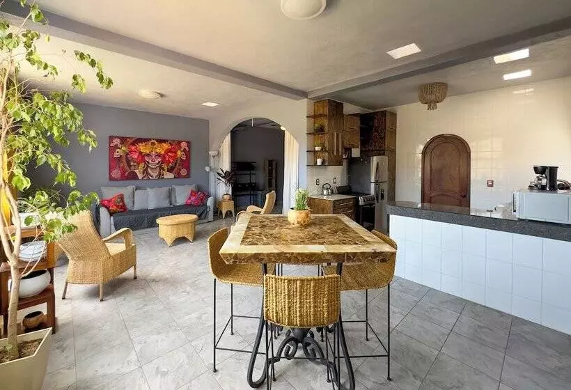 هتل Casa De Colores