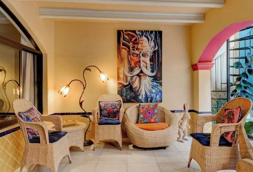 هتل Casa De Colores