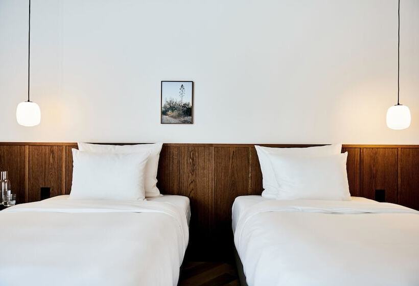 Hotel Karl August A Neighborhood