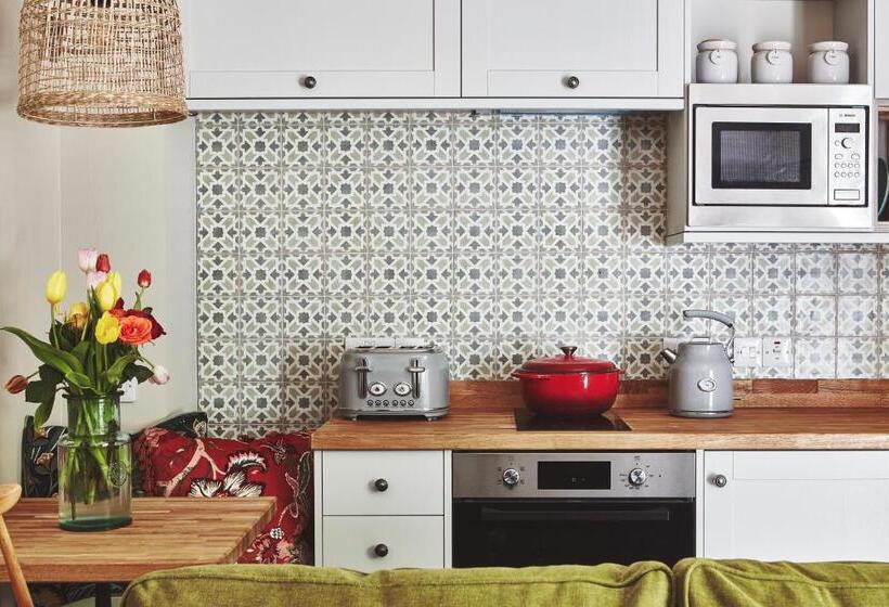 Hotel No.26 By The Sea