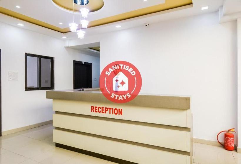 Hotel Oyo 71911 Amber Palace