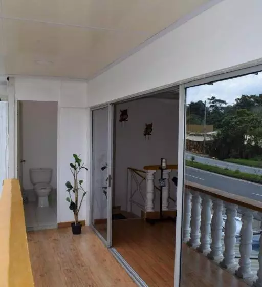 ペンション Hostal Mochileros Inn