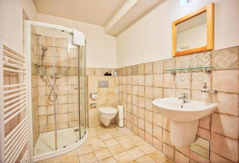 Retkeilymaja Penzion Pivnice   Jítravský Dvorec