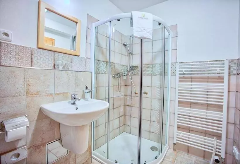 Retkeilymaja Penzion Pivnice   Jítravský Dvorec