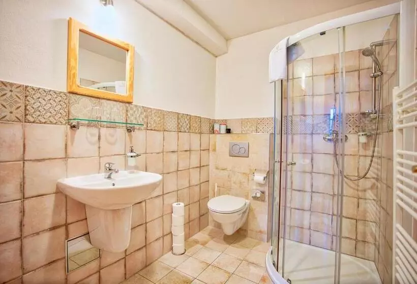 Retkeilymaja Penzion Pivnice   Jítravský Dvorec