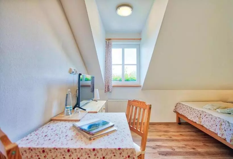 Retkeilymaja Penzion Pivnice   Jítravský Dvorec