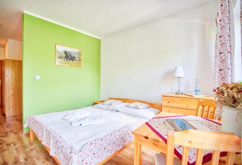 호스텔 Penzion Pivnice Jítravský Dvorec