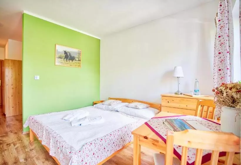 Retkeilymaja Penzion Pivnice   Jítravský Dvorec