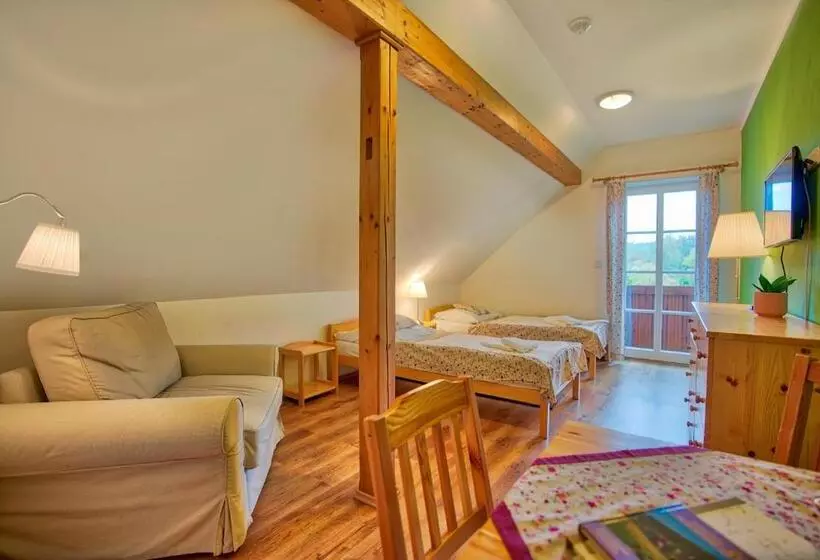 Retkeilymaja Penzion Pivnice   Jítravský Dvorec