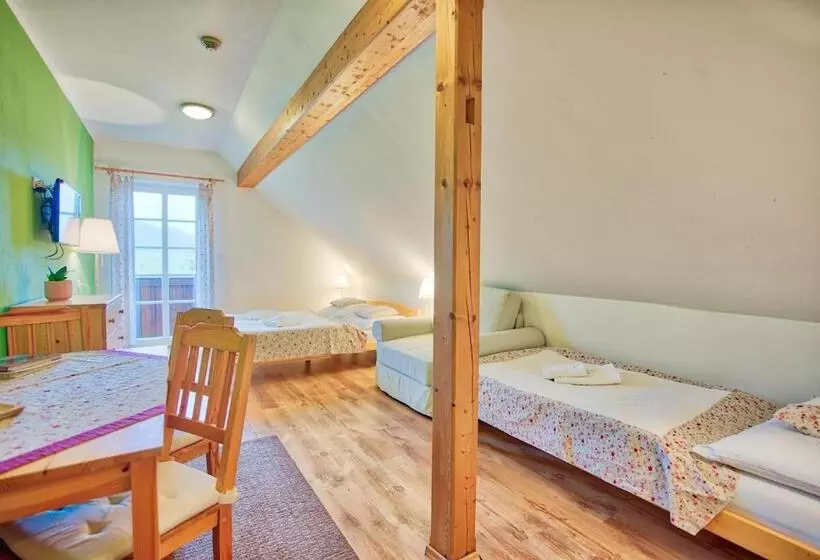 Retkeilymaja Penzion Pivnice   Jítravský Dvorec