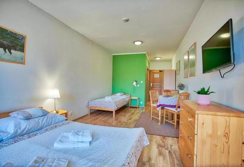 Retkeilymaja Penzion Pivnice   Jítravský Dvorec