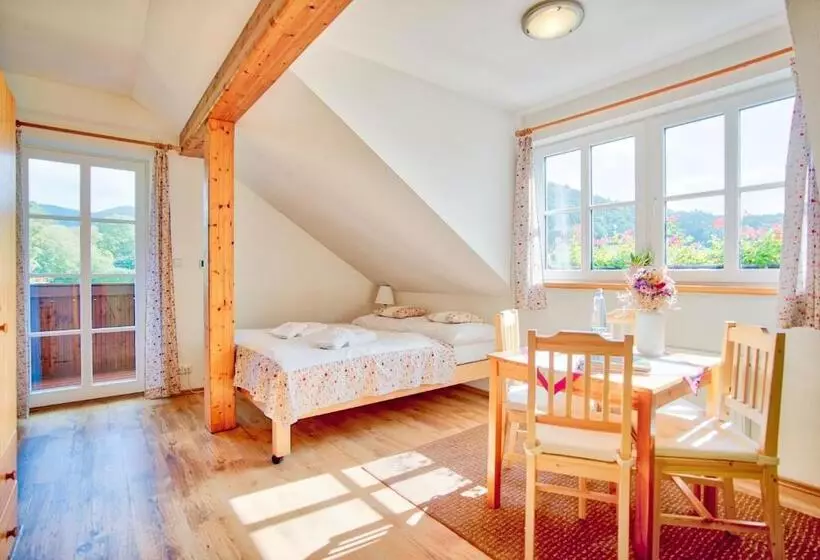 Retkeilymaja Penzion Pivnice   Jítravský Dvorec