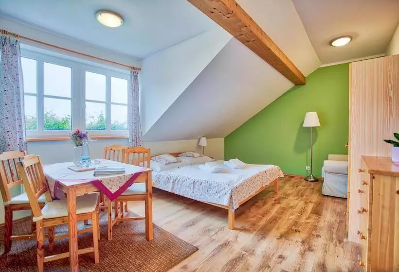 Retkeilymaja Penzion Pivnice   Jítravský Dvorec