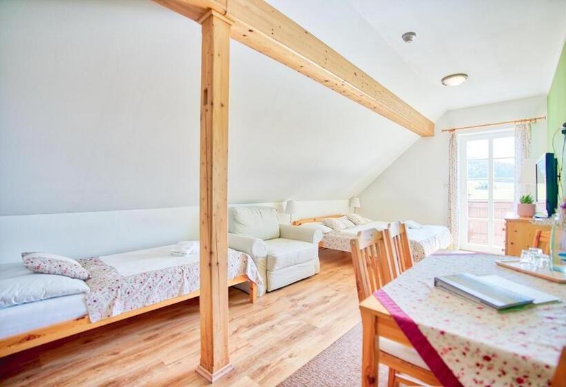 호스텔 Penzion Pivnice Jítravský Dvorec