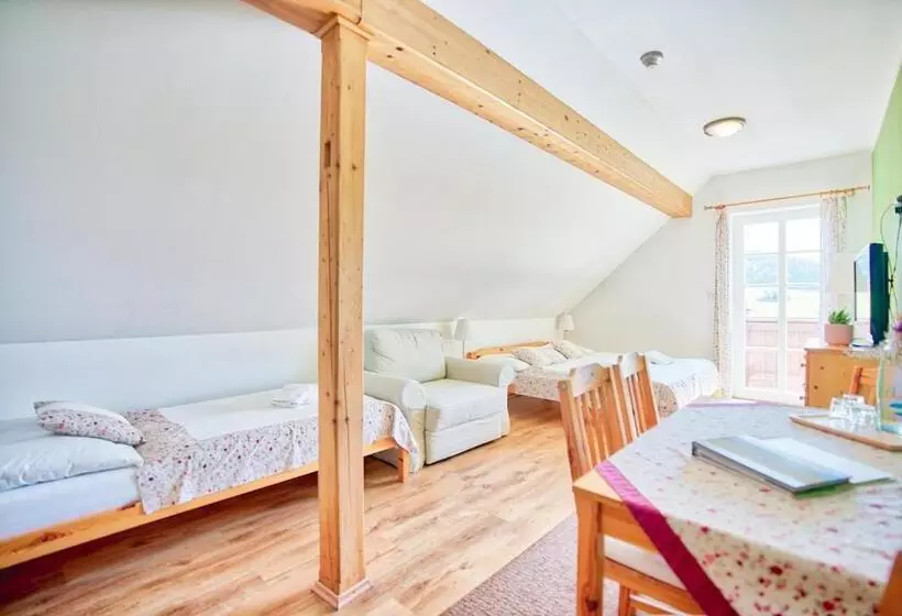 Retkeilymaja Penzion Pivnice   Jítravský Dvorec