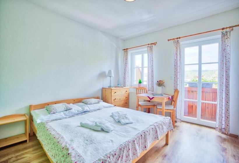 호스텔 Penzion Pivnice Jítravský Dvorec