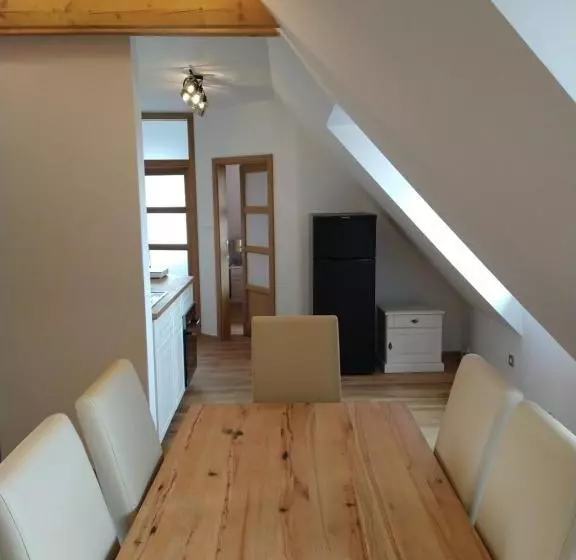 Aamiaismajoitus (B&B) Apartmány Malý Mnich